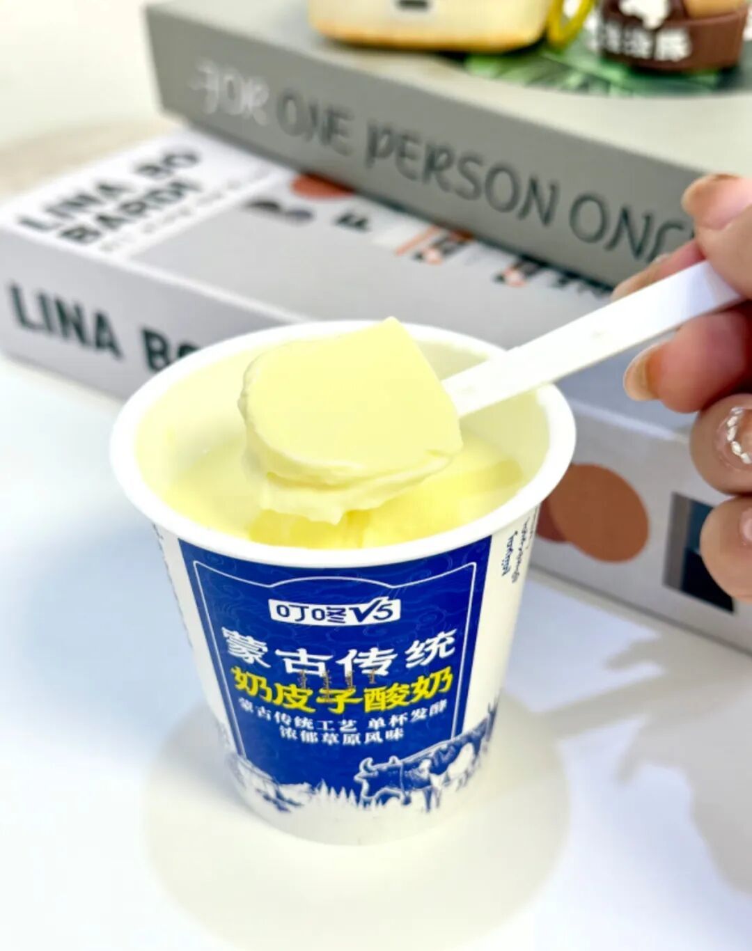 对话叮咚乳品事业部:押注乳品零食化,如何把酸奶做成年轻人的「睡前仪式感」?