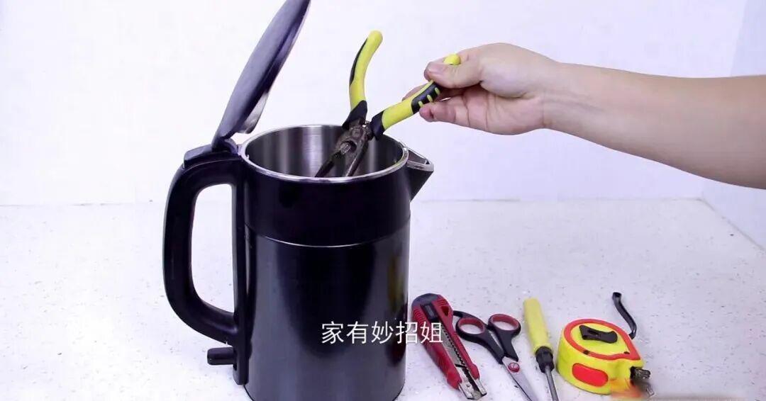 废旧电热水壶别扔,放在家里这几个用途太厉害,我也是刚知道