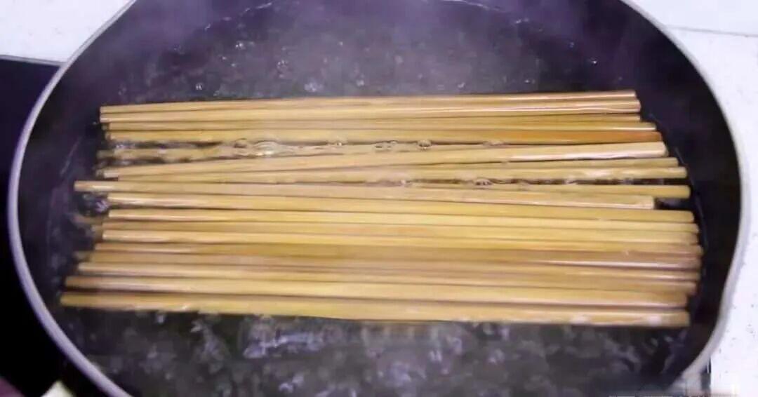 新买的筷子这样处理一下,多久都不发霉不生菌,家家户户都需要