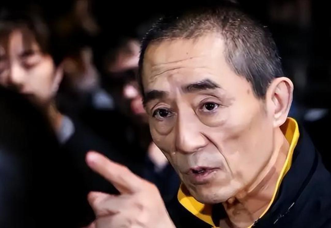 人民日报发文,揭开了张艺谋的真实处境,原来我们确实低估他了