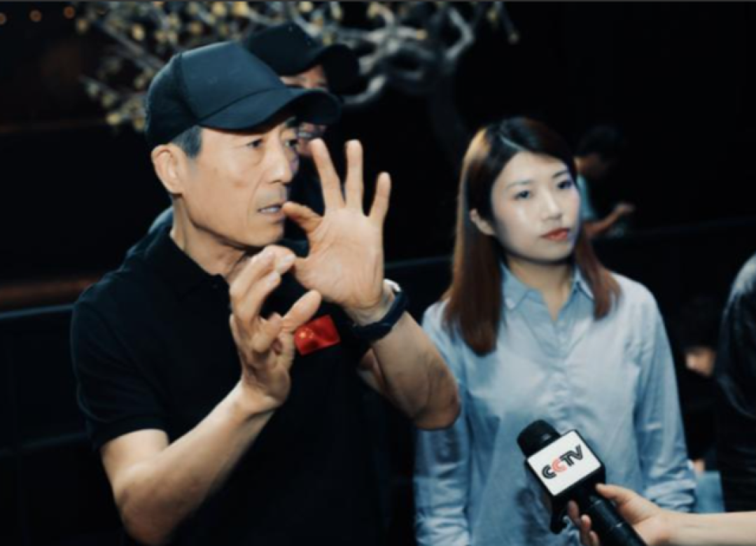 人民日报发文,揭开了张艺谋的真实处境,原来我们确实低估他了