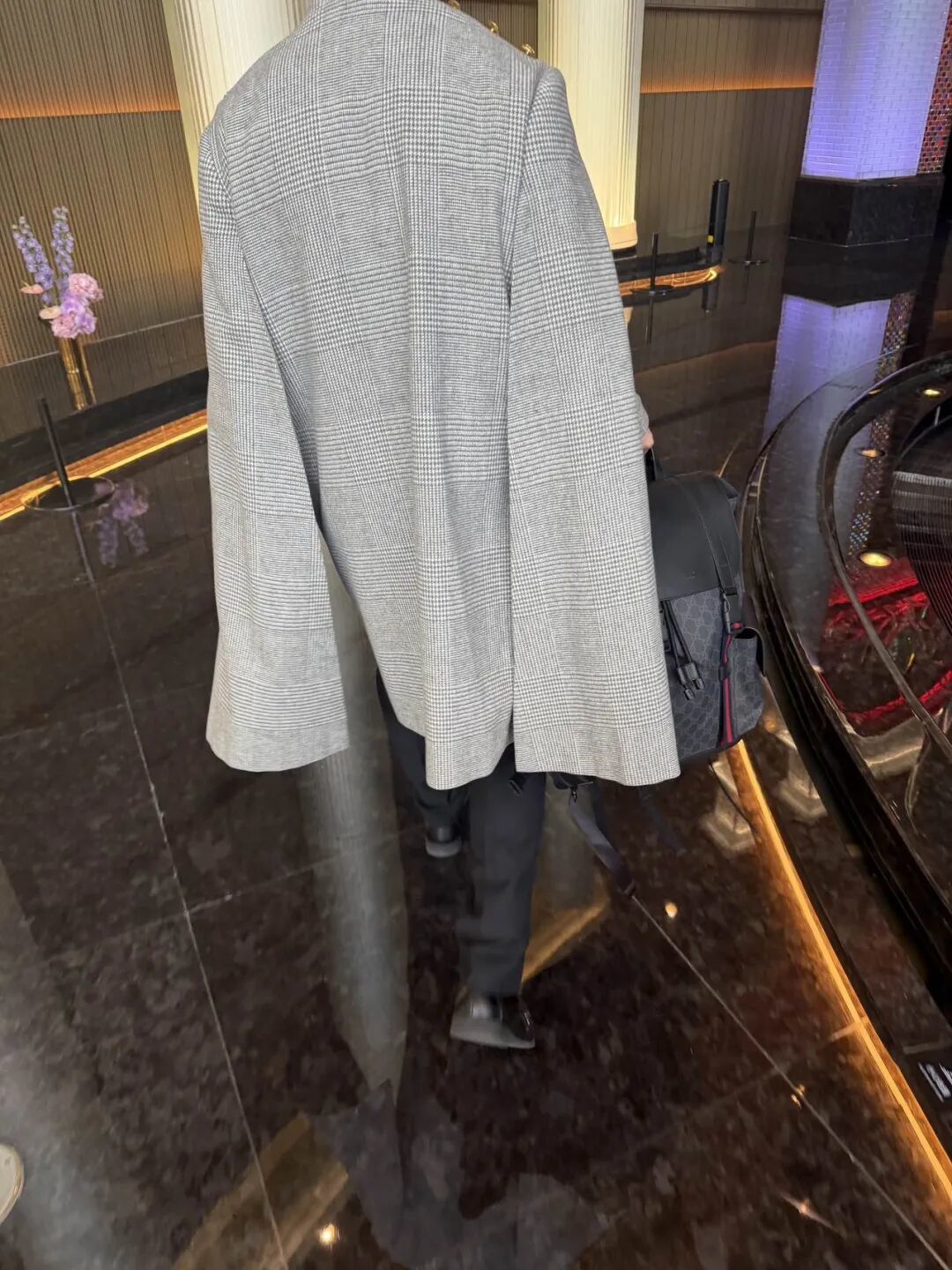 上海中心J酒店入住实测:云端之上,东方美学与现实落差的交锋