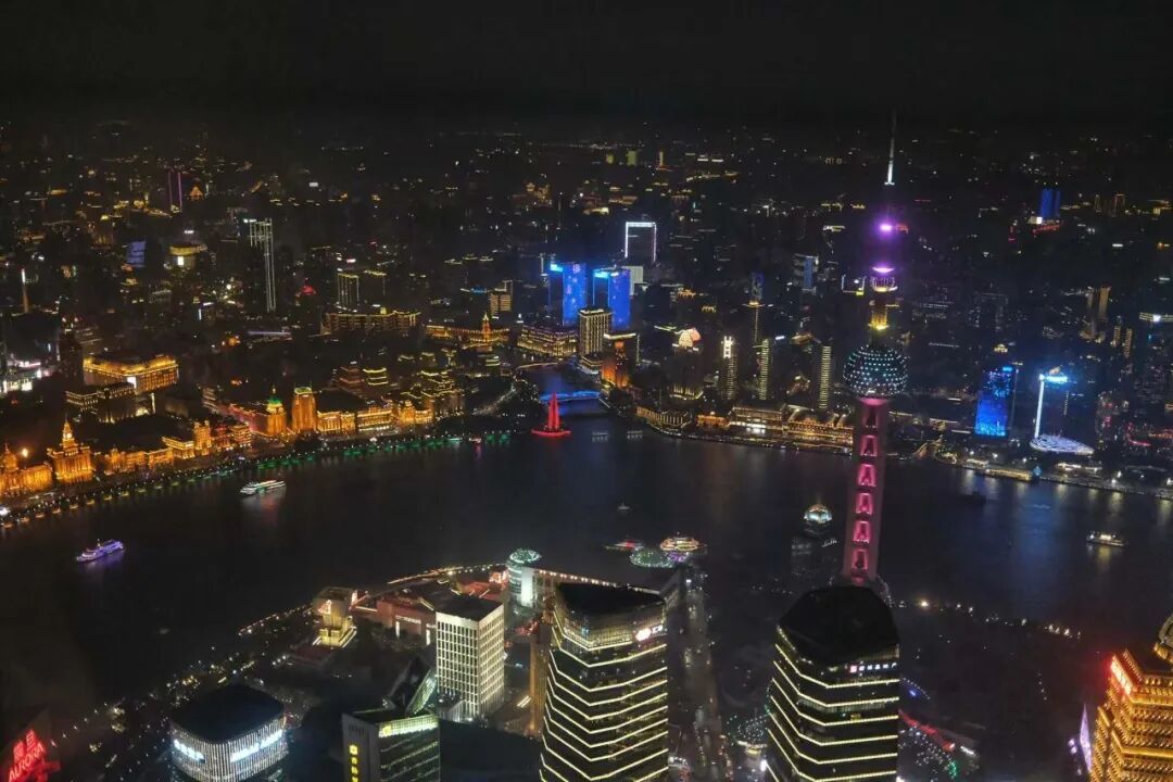 上海中心J酒店入住实测:云端之上,东方美学与现实落差的交锋
