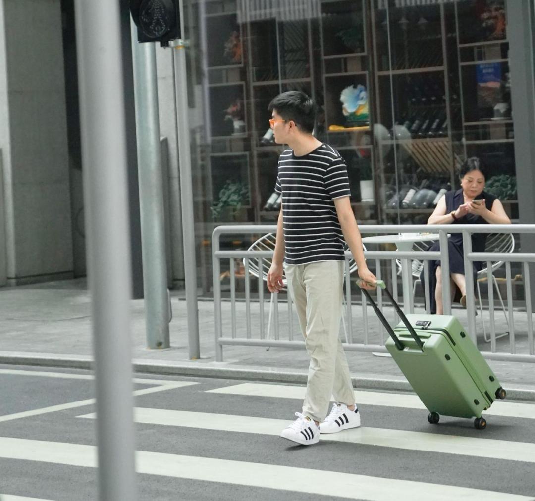 大学选择什么尺寸的行李箱比较好?