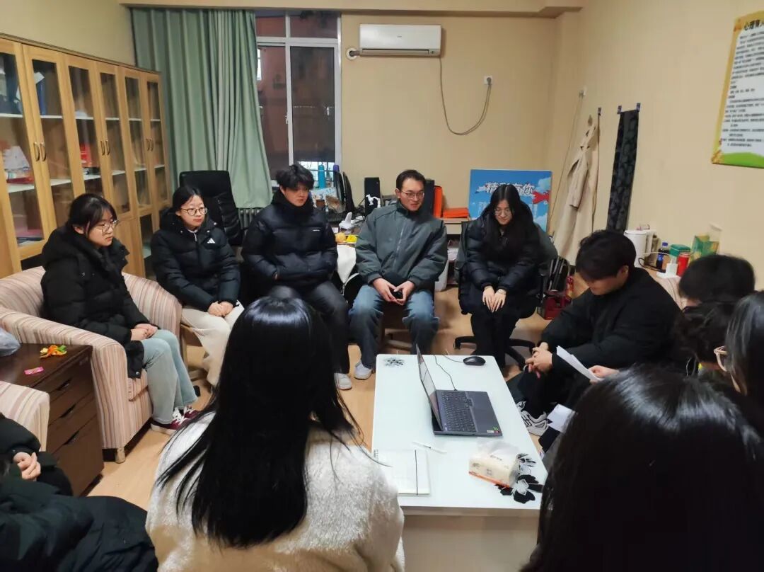 萤火心阅||在一盏灯下,与一本书相遇