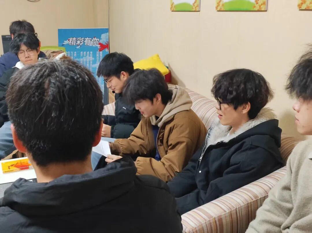 萤火心阅||在一盏灯下,与一本书相遇