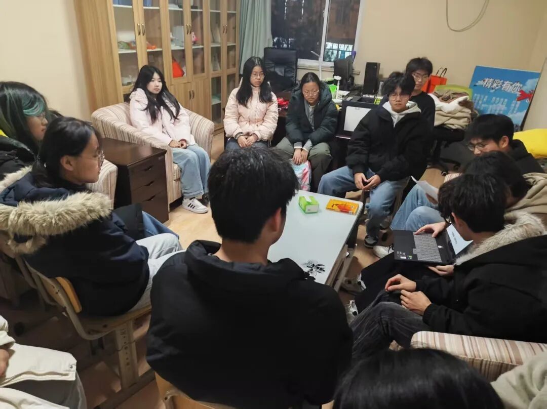 萤火心阅||在一盏灯下,与一本书相遇