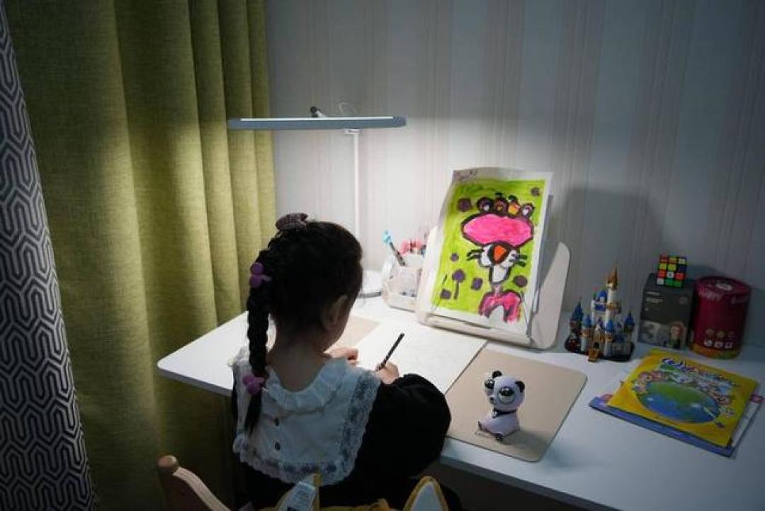 禁止小学生用台灯?儿科医生直言:这才是让孩子近视加深的元凶