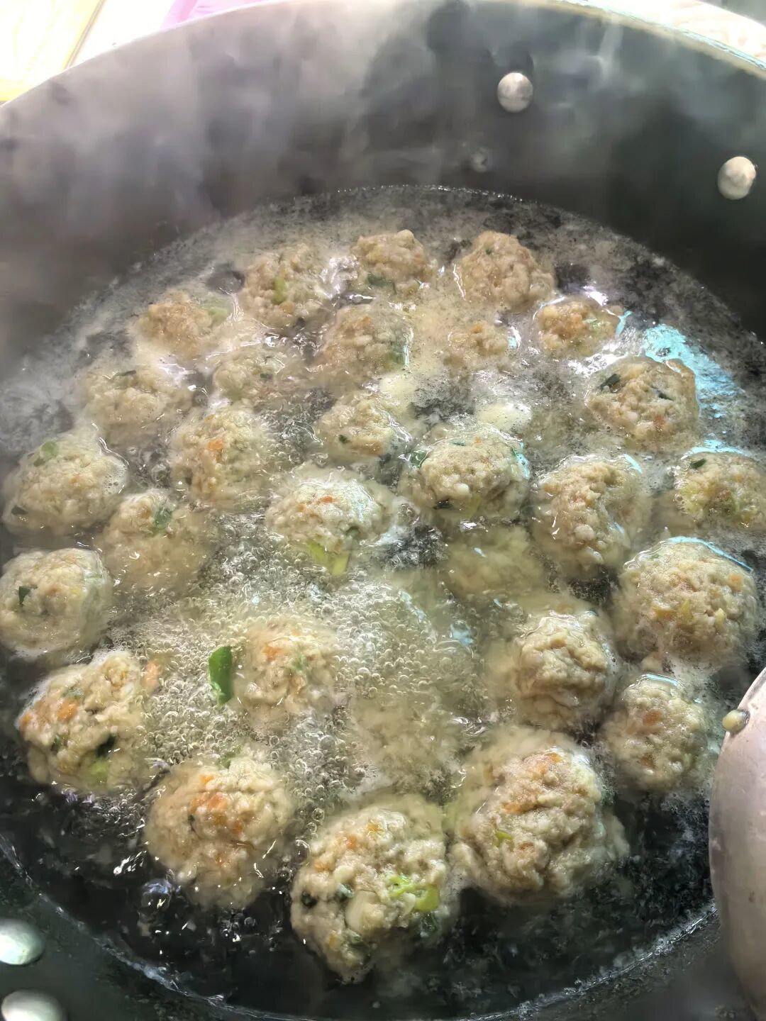 自己做莲藕胡萝卜猪牛肉丸,安全健康