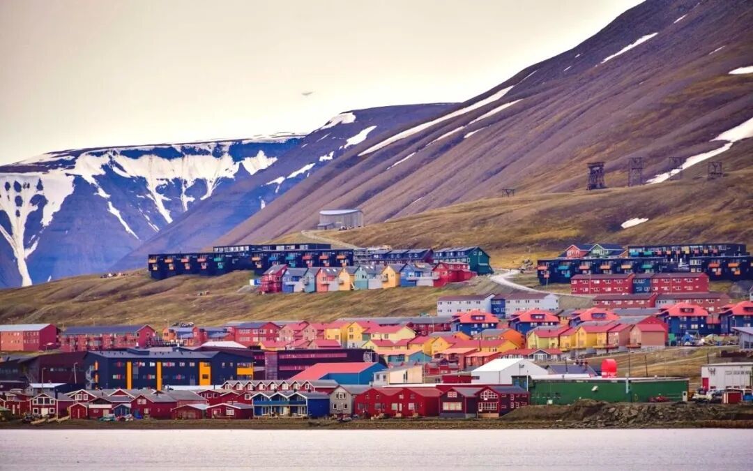 旅行 | 斯瓦尔巴群岛（Svalbard）：在禁止死亡的世界尽头，预习“末日”的浪漫