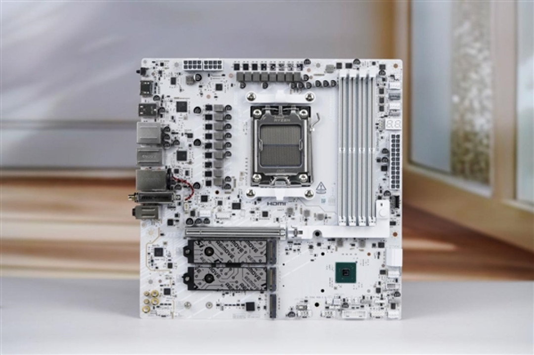 高颜值银白刀锋!微星MPG B850M EDGE TI MAX WIFI图赏