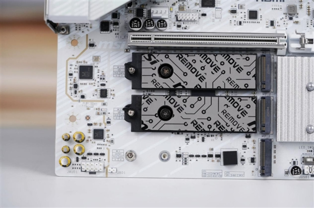 高颜值银白刀锋!微星MPG B850M EDGE TI MAX WIFI图赏