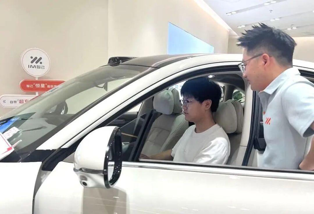 走出实验室,钻进门店!智己工程师手记27页用户心声,只为造更懂你的车