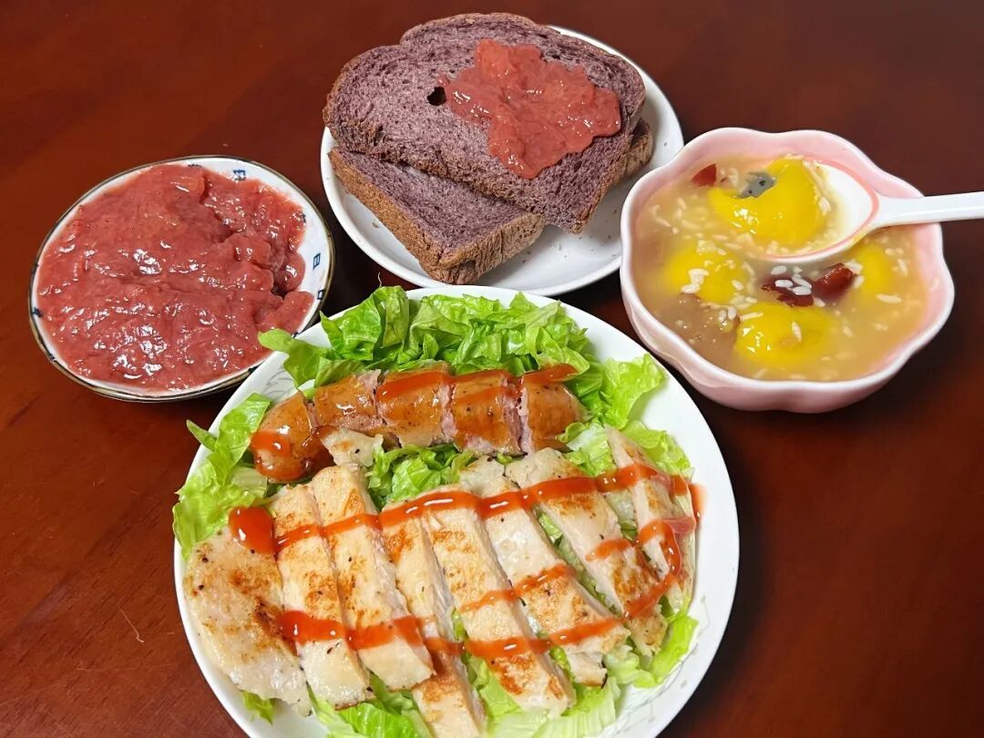 家有俩娃,妈妈每天换着花样做早餐,一周五天不重样