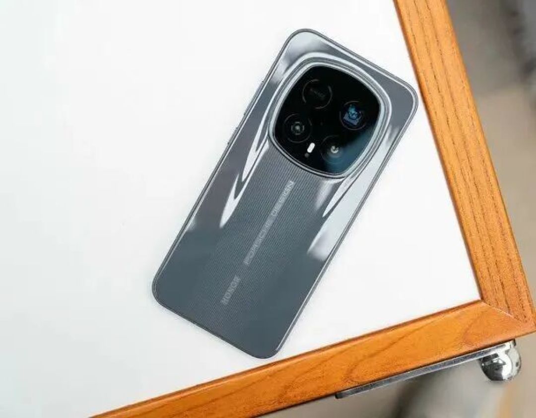 手机越做越大内存,用户却越来越怕卡,24GB+1TB成新门槛