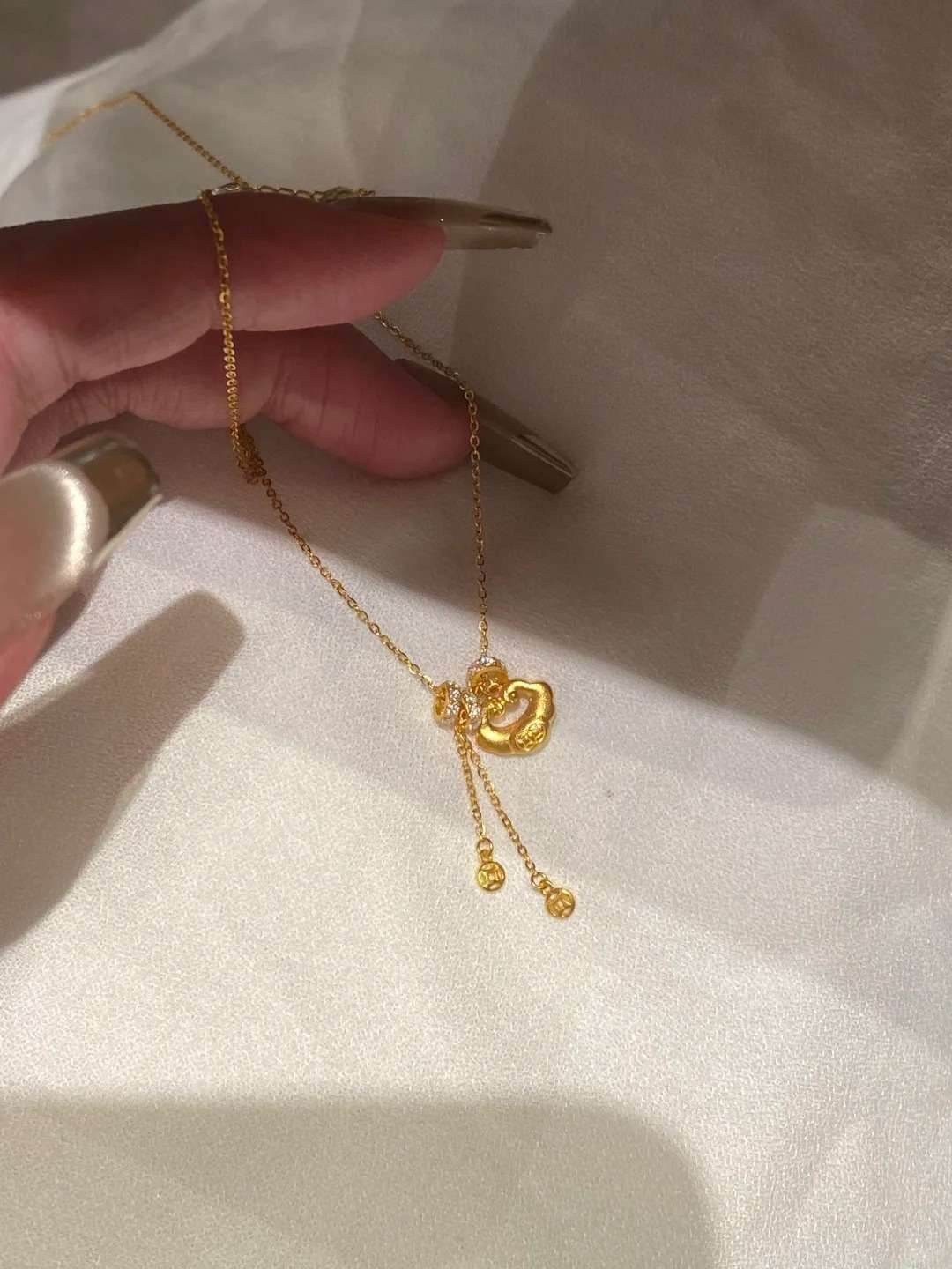 mini祥云锁!!是锁骨上的星光项链!泰闪了叭