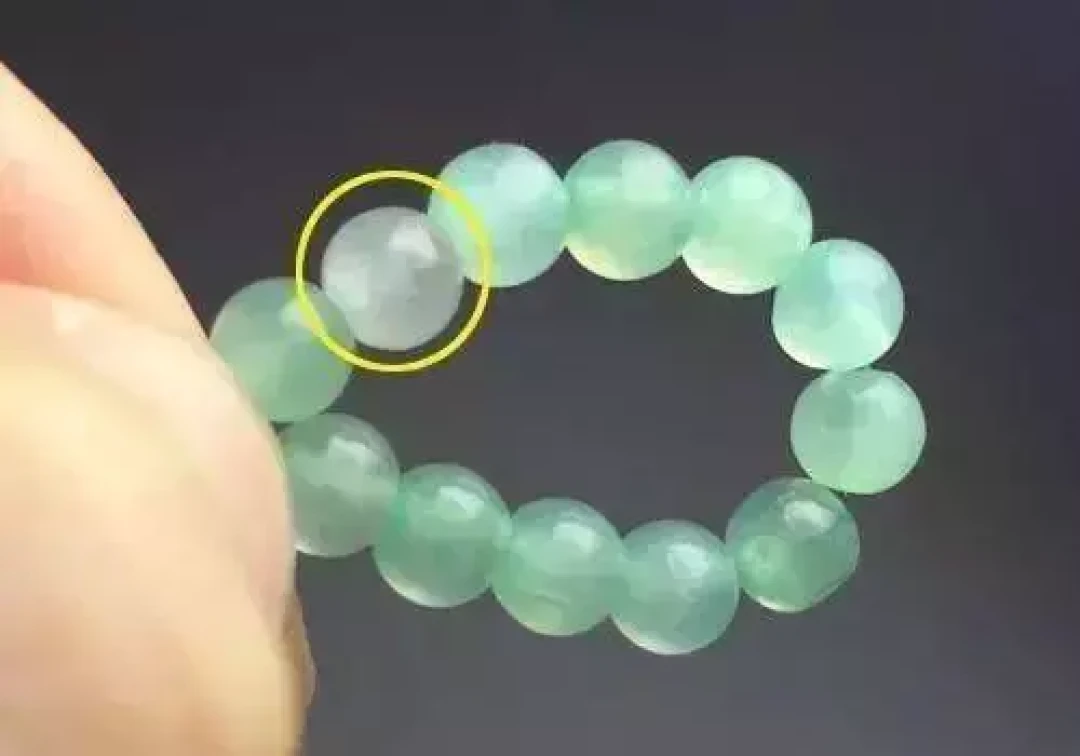 八万买的翡翠项链竟然会掉色