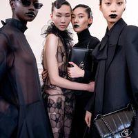 【名品分享】一个手袋能装下多少种“灵魂”？VALENTINO华伦天奴的三重人格