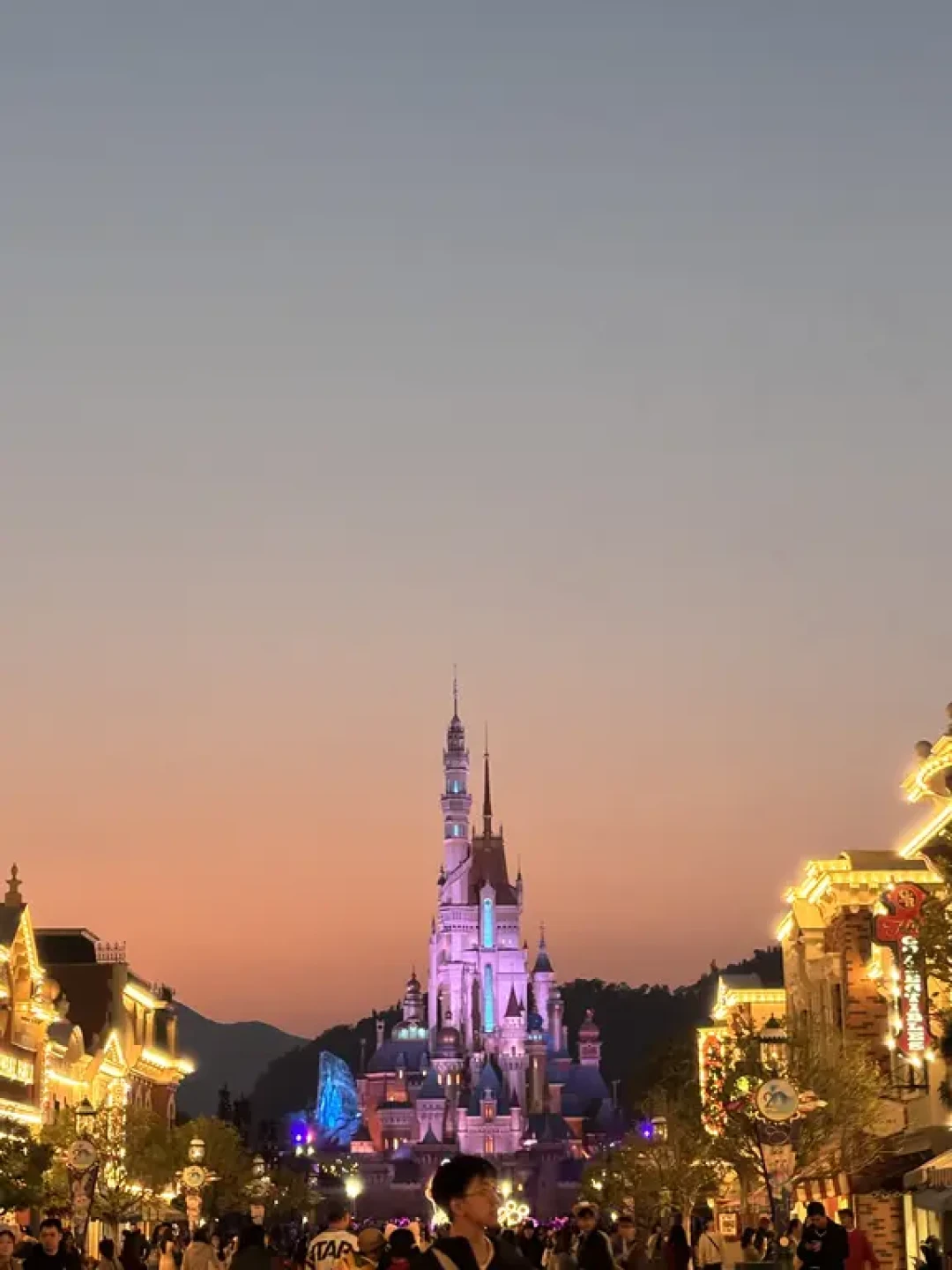 🏰 𝑫𝒊𝒔𝒏𝒆𝒚|港迪不耽误玩的出片攻略