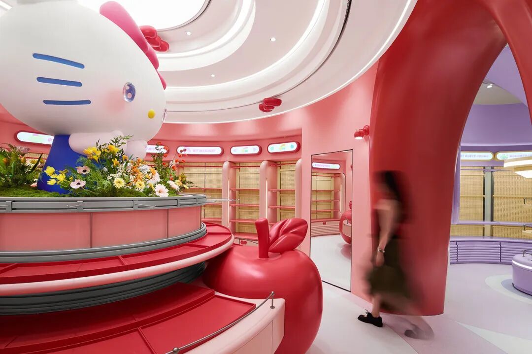 Frame首发丨笑脸蜘蛛:“三丽鸥”全新形象门店,落地上海南京东路新地标