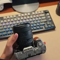 在我心中标准变焦的最优解依然是索尼2070g 。。就算我买了其他的变焦，那这个镜头也不会走掉。。。真无可替代的一颗。#索尼 #索尼2070g #摄影器材 #摄影技巧