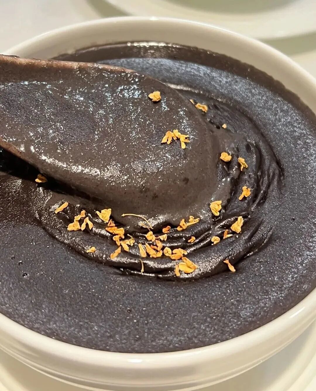 女人绝经后,少吃瓜子花生,多吃3种富含“黄体酮”的食物!越吃气色越好,老得比同龄人更慢