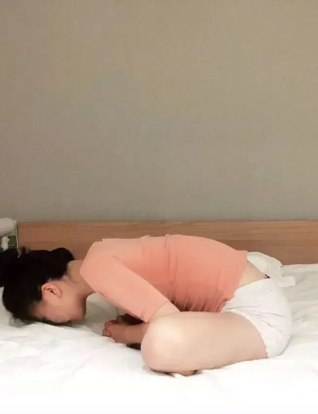 15分钟玩转6招睡前瑜伽拉筋,排毒修腿、肩颈放松超easy!