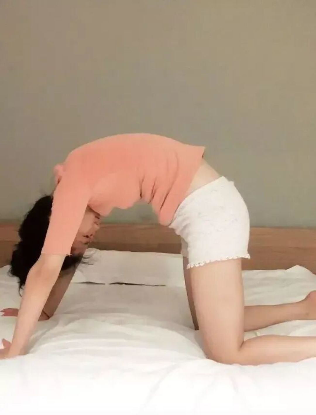 15分钟玩转6招睡前瑜伽拉筋,排毒修腿、肩颈放松超easy!