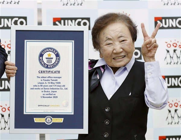 每天工作12个小时！日本一女性在同一家公司上班近70年