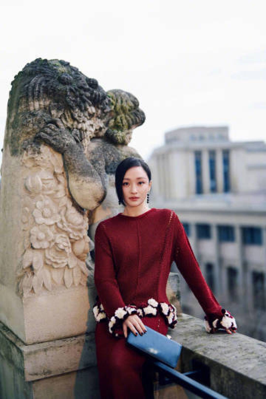 高定女王周迅压轴香奈儿秀,内地唯一受邀,18年合作无人能及