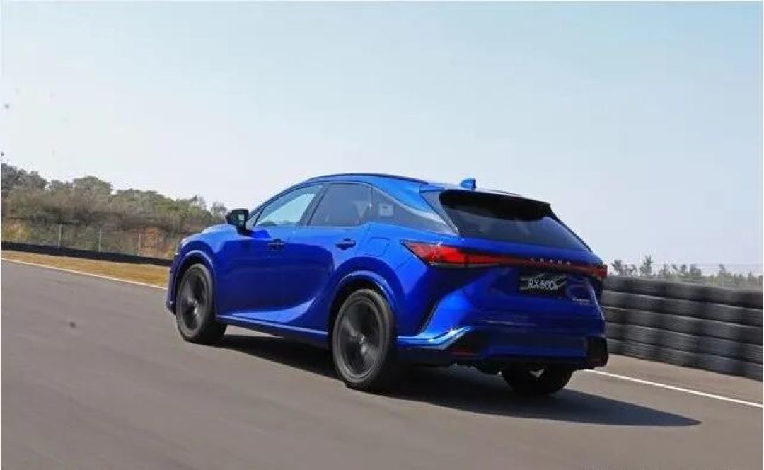 雷克萨斯RX61.9万，不如看宝马X5...