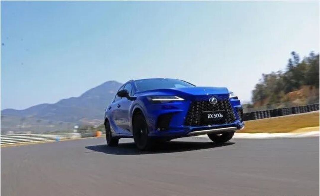 雷克萨斯RX61.9万，不如看宝马X5...