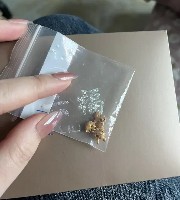 周六福999手链烧金后存在大量杂质！！！