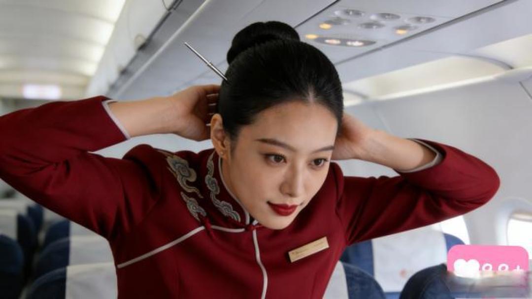 海航空姐戴长发簪引热议:国风美学与飞行安全能两全吗?