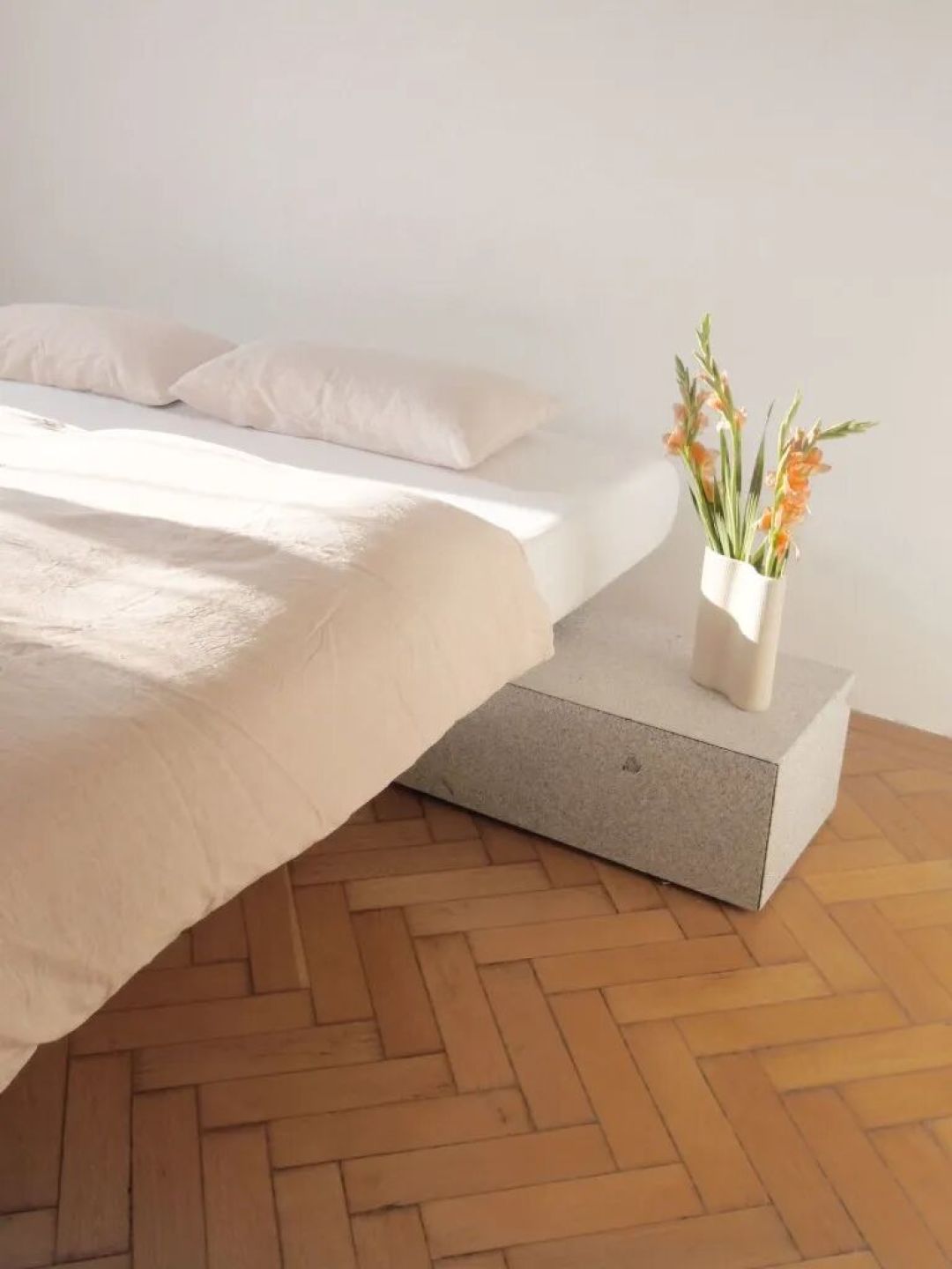Architect’s Bed:用建筑思维重新定义床,让卧室空间“悬浮”起来