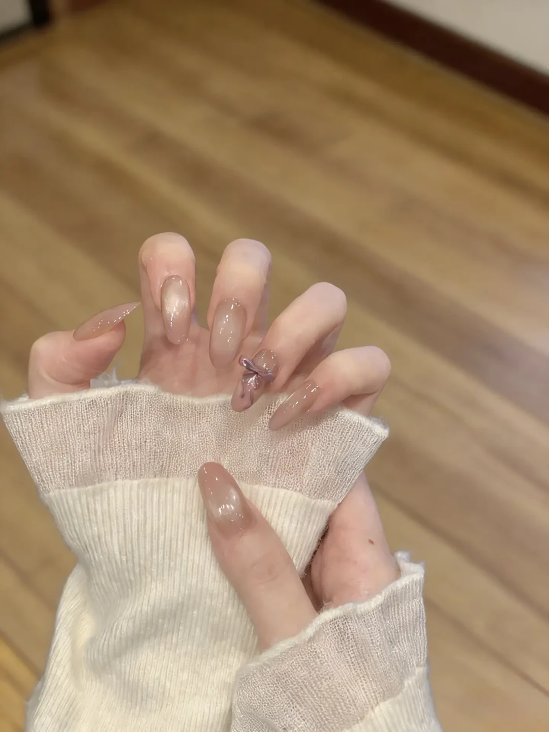 ✨ 温柔到骨子里的裸色猫眼美甲