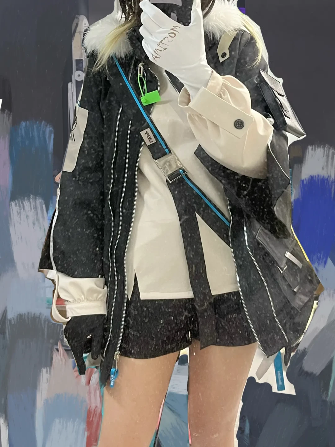 两张左右的小莫c服上身测评