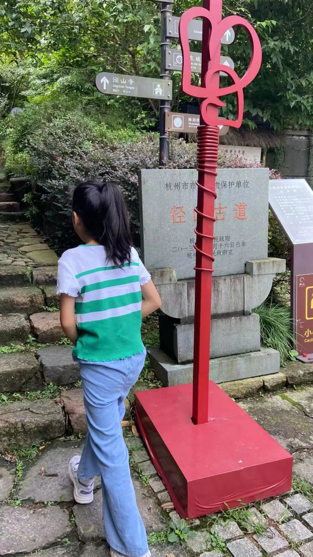 杭州周末低成本遛娃:6-10岁亲子爬山,茶山竹林间边走边玩