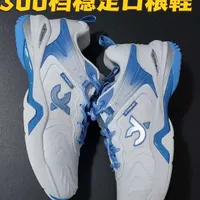 蟹羽这是复刻了9200tty？ 在300档这双魅影确实可以称的上9200tty平替，相似的颜值，不俗的配置，亲民的价位，那些喜欢9200tty又没那么多预算的球友真的可以冲它#蟹羽魅影 #蟹羽魅影羽毛球鞋 #羽毛球鞋 #羽毛球装备 #9200tty