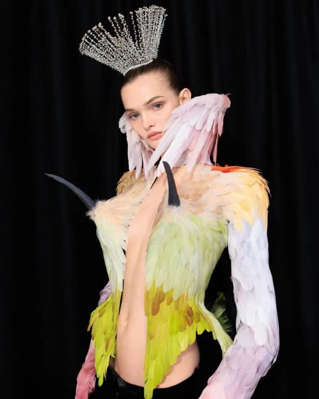 巴黎高定时装周|这一季 Schiaparelli 诠释了极致的「愤怒」
