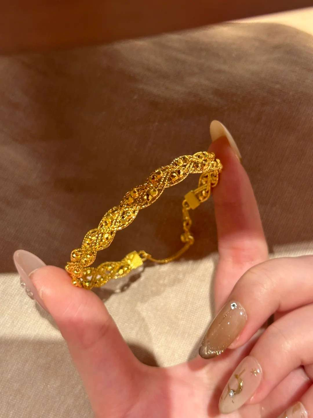 这支手镯绝了!金光闪闪