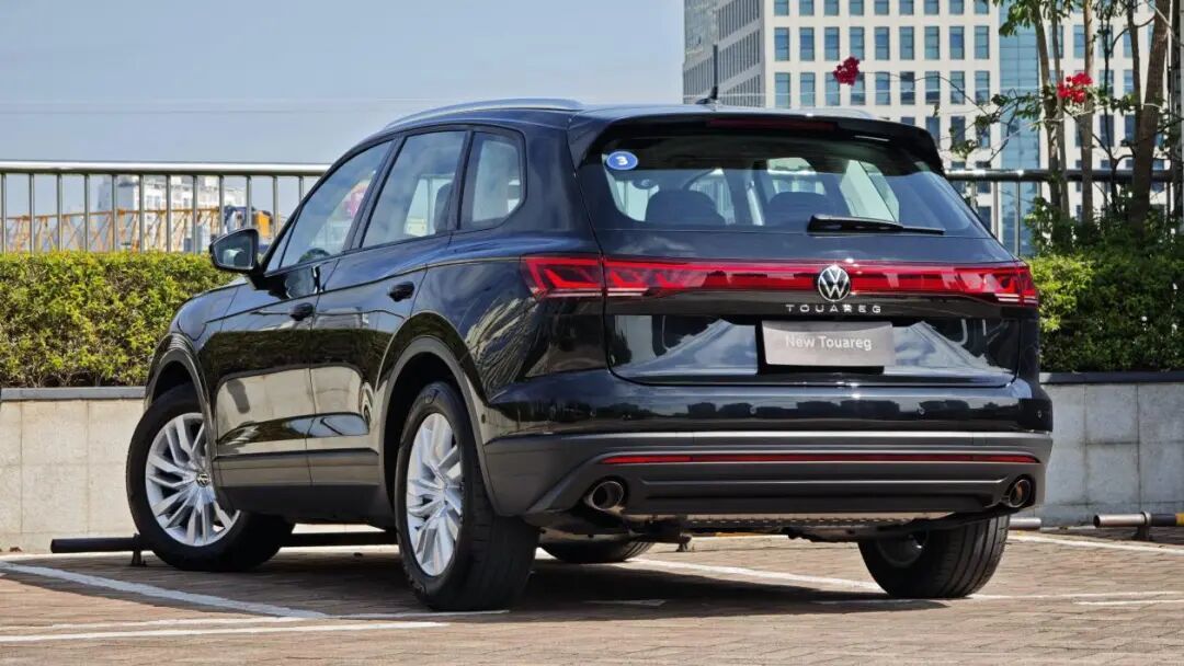 3.0T V6,8AT,四驱带空悬,花2折价格买顶级体验!