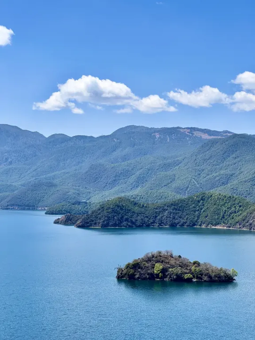 谁懂啊‼️丽江泸沽湖的蓝美绝了💙附旅游攻略