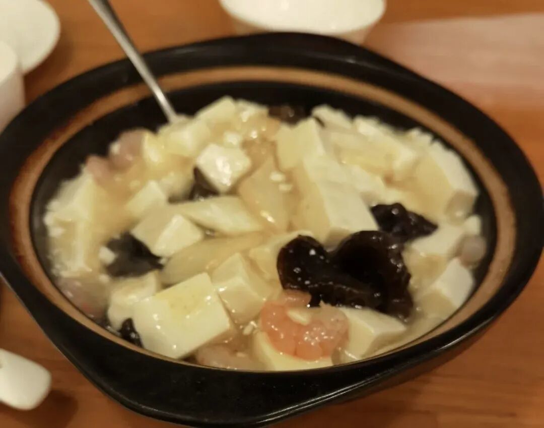 上海普陀这5家苍蝇馆子,藏居民区里有锅气,一到饭点就挤爆!街坊食客排队扎堆吃!