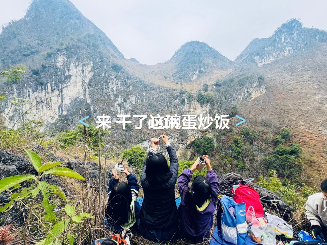 坚持爬了四年的山 终于换她来溜我了😂