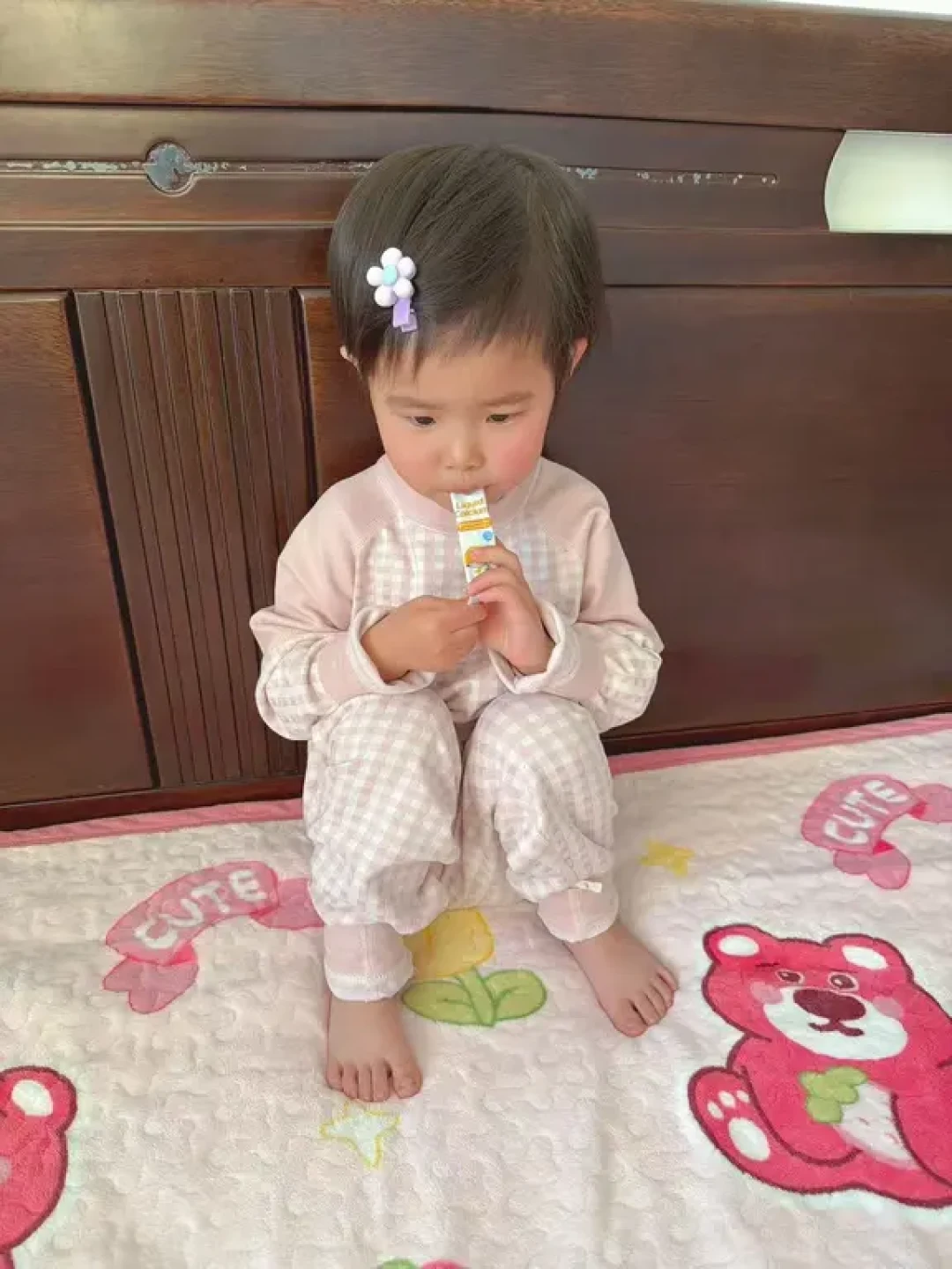 给双胞胎吃了两个月的钙片,我换成了小小伞