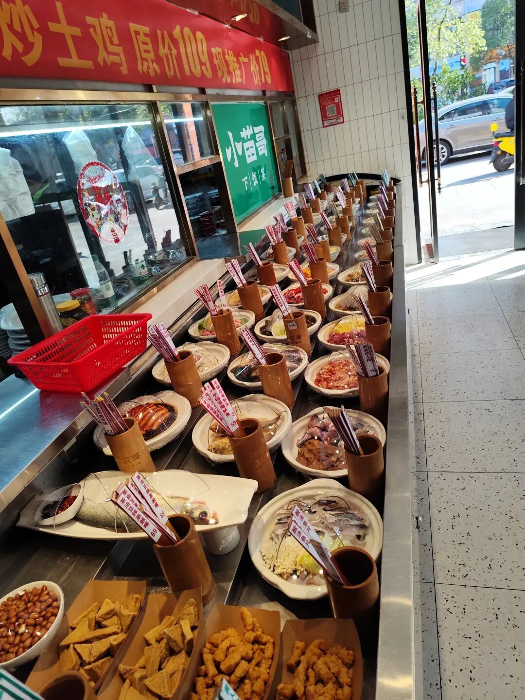 长沙圭塘河公园旁边“小苗哥”餐馆，湘菜“超级下饭”
