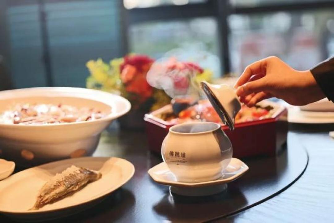 “反预制”的年轻人,悄悄捧红了低调的地方菜?