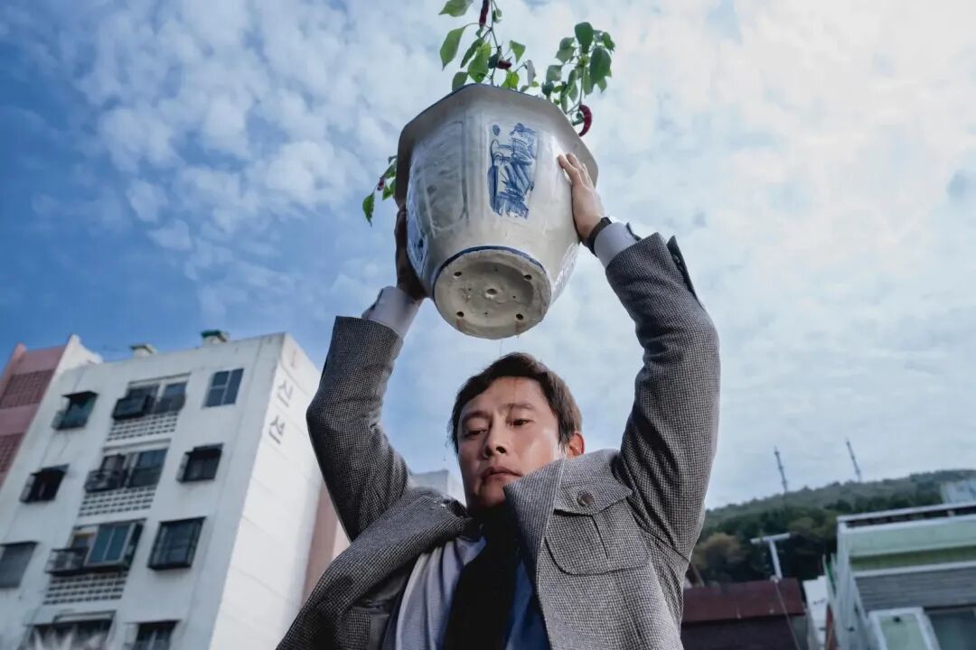 最新電影資訊 |朴贊郁《徵人啟弒》:每場荒謬鏡頭都有多層涵義,笑看中產階級的崩壞