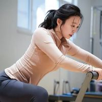 88年，38岁，今天我在家练瑜伽，妈妈去馆里练普拉提，瑜伽VS普拉提，你怎么选？